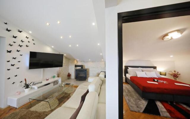 Magic Blue Sky Apartment