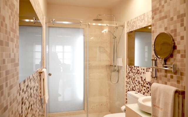 Room in Apartment - Stay in Historic Area of Porto