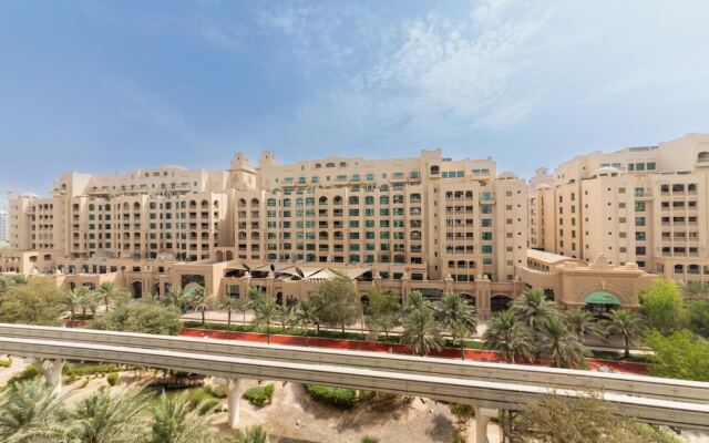 Luxurious 2 Bed Apt on Palm Jumeirah