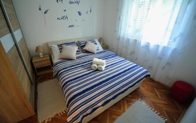 Green Garden Apartment