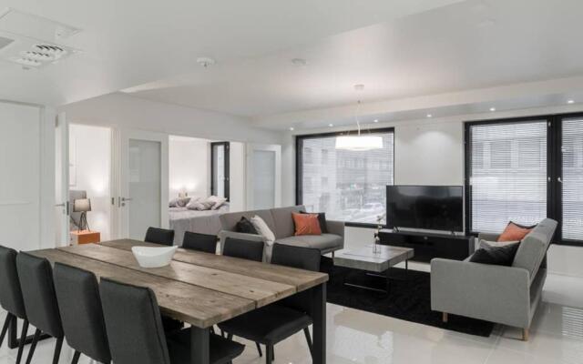 Sleek and Spacious 3 BR Apartment in City Centre