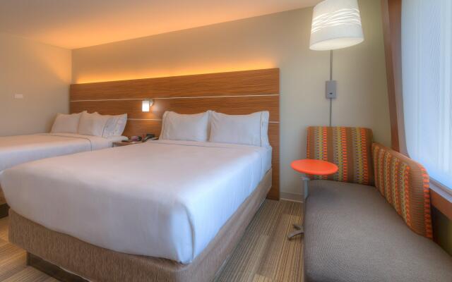 Holiday Inn Express & Suites Tulsa Midtown by IHG