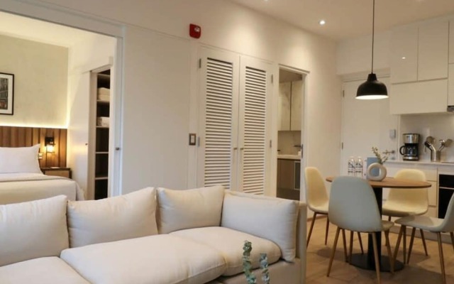 w 1BR With Balcony in Luxury Building Barranco