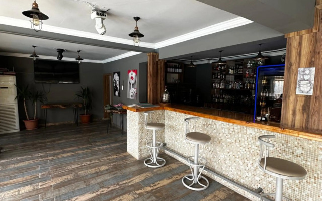 Carmina Hotel
