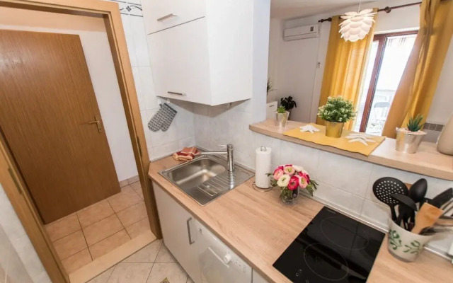 Slave - sea View - A1