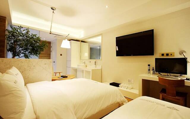 Rich Diamond Hotel