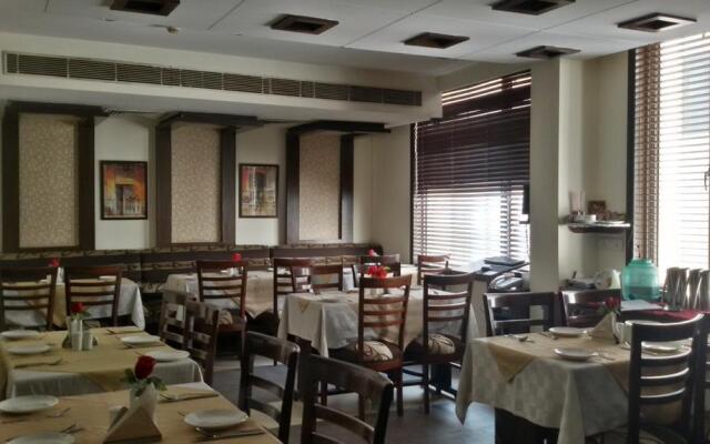 Karon Hotel - Lajpat Nagar