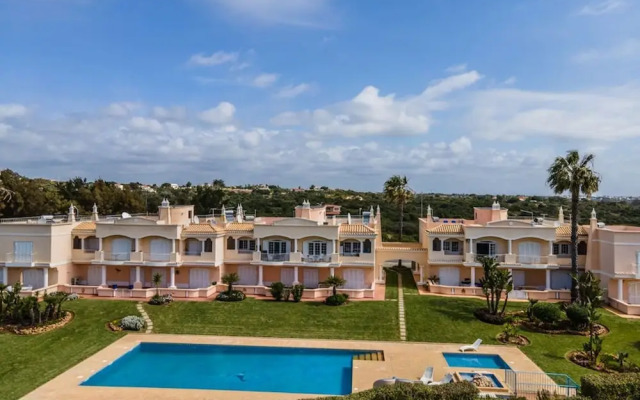 10 Marinha Two Bed Apt At Award Wining Beach