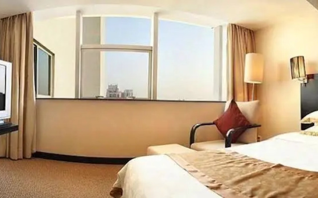 Skyline Plaza Hotel