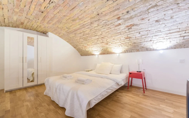 Venus Apartments - Akacfa Street Studios