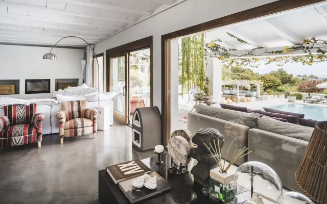 Impressive Holiday Home With Views