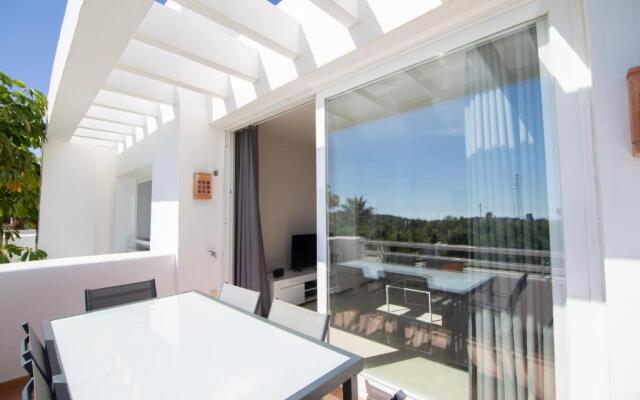 2237-Modern apt with private beach