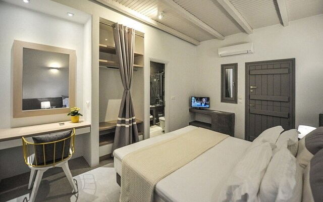 Villa Gustosa Luxury Villa on Faragas Beach