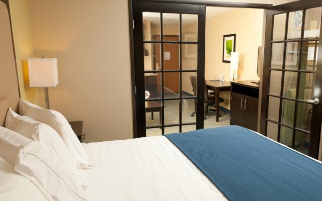 Holiday Inn Express & Suites Bloomington - Normal by IHG