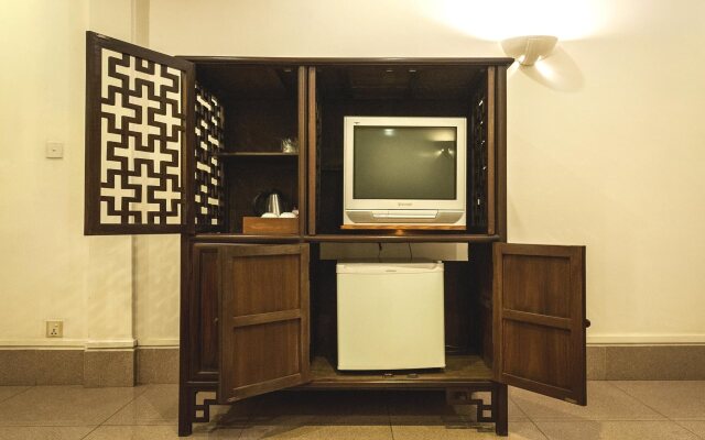 Red Hibiscus Hotel