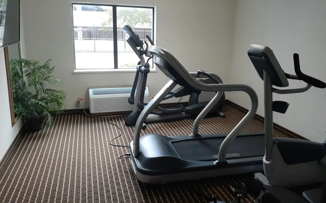 OYO Townhouse Houston Airport North