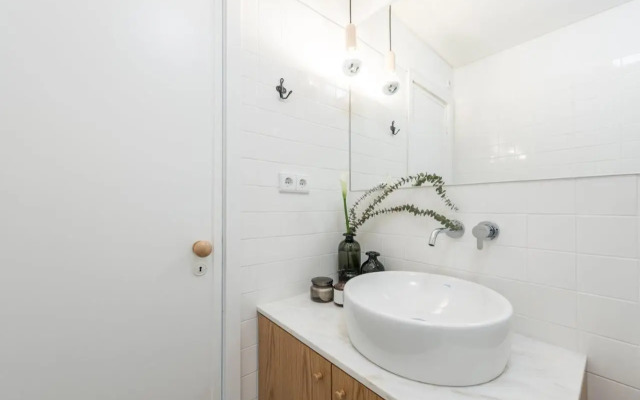 GuestReady - Orange Basket Flat