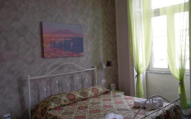 Ale Naples Holiday