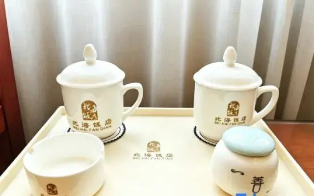 Zhenxiong Beihai Hotel (Fourth Middle School | Chishuiyuan Square)