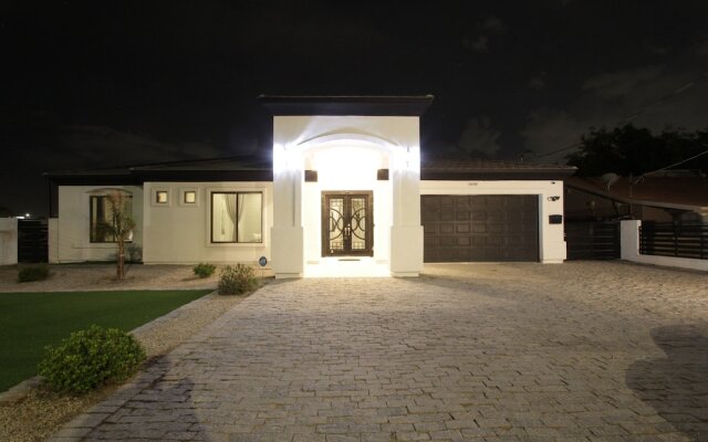 Peoria Desert Oasis w/ Gazebo & Putting Green