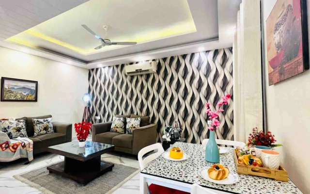 Bluo 2Bhk Patparganj- Balcony, Parking , Lift