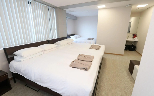 Lightning Hotel