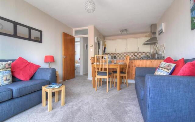 4 Bay View Court
