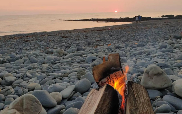 Luxurious underfloor heated Yurt with Hot tub