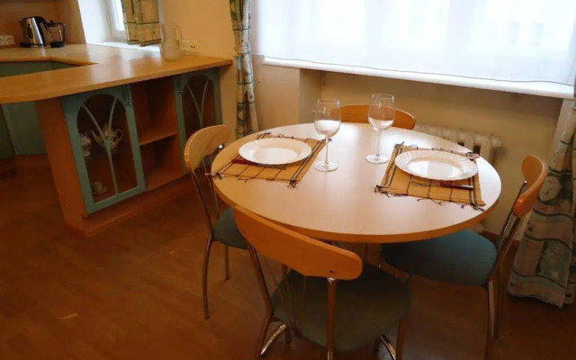 Romeo Family Apartments