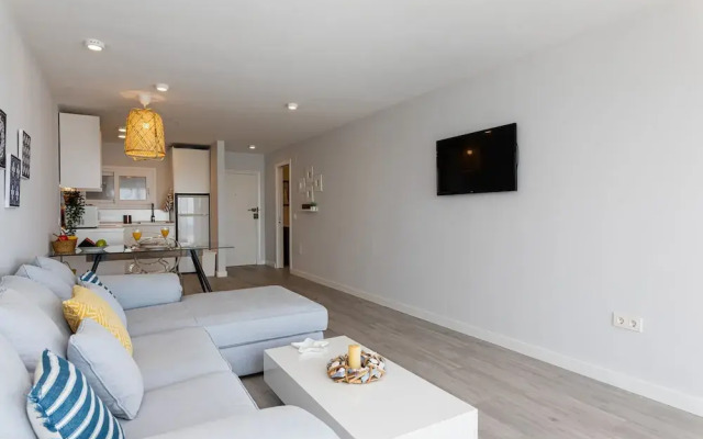 Sea View Apartment 2 Min Walk From the Beach