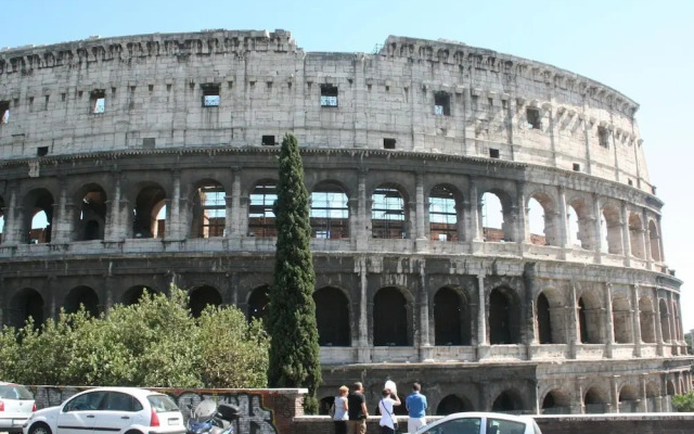 Snug Apartment in Roma near San Giovanni Train Station