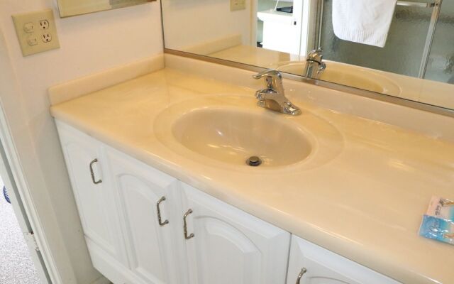 Jamaica Royale 703 - 2 Br Condo