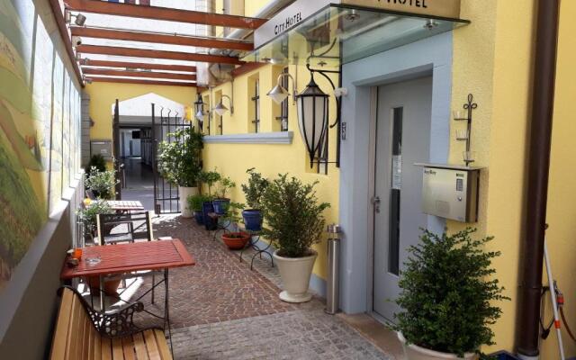 City Hotel