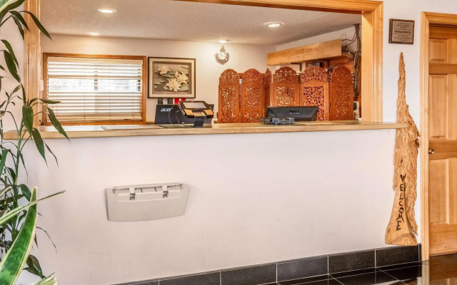 Econo Lodge Inn & Suites Madras