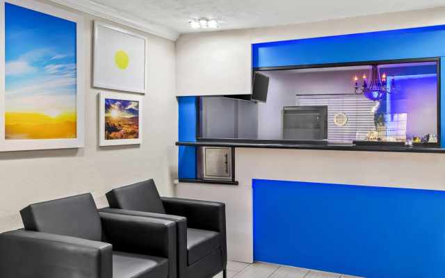 Days Inn by Wyndham Houston East