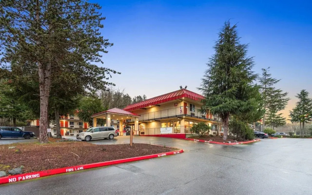 Econo Lodge Near Bellevue Square