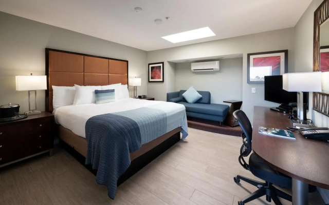 Mariposa Inn & Suites