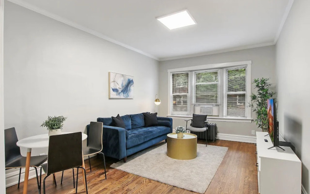 Chic 2BR Apt - Roscoe 1