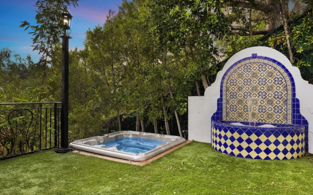 Spanish Villa - Stunning Coldwater Canyon Villa With Pool and Views