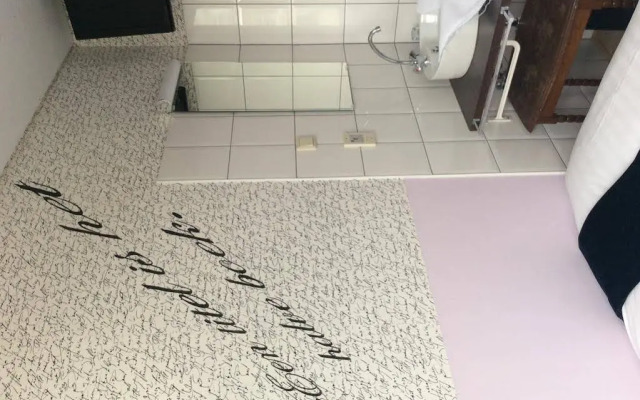 Hotel Room11