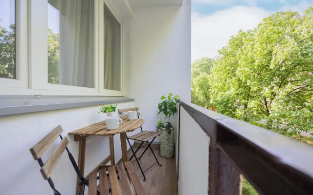 Cozy Two-bedroom Apartment by Renters