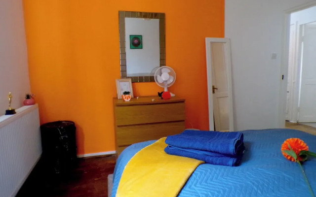 Apartmentsleeps7-paddington-balcony-bbq-ac