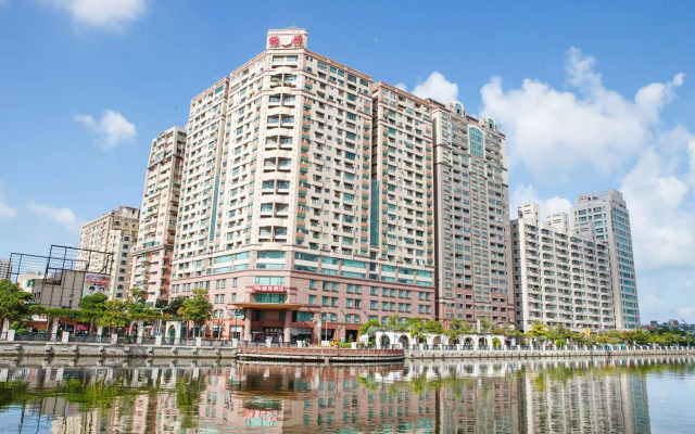 Wei-Yat Grand Hotel