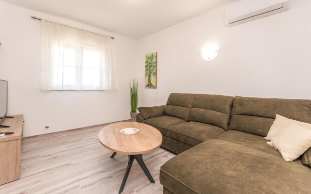 Nice Home in Ninski Stanovi With 4 Bedrooms and Wifi