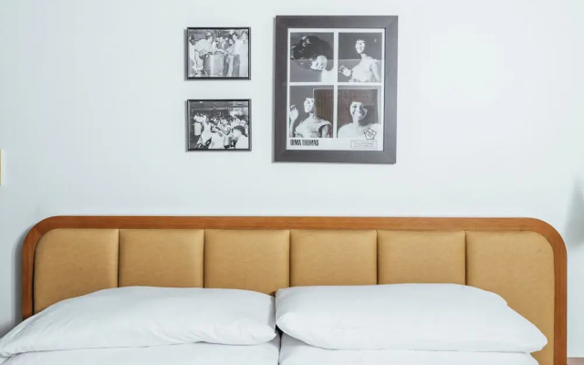 Dew Drop Inn