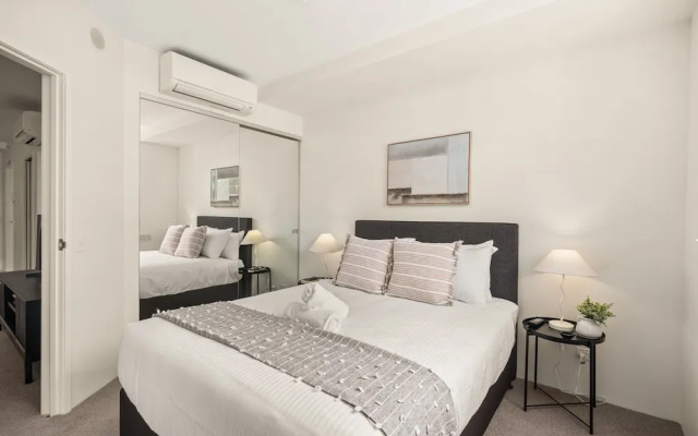 Chic West End Stay With Gym & Pool Access – Guest Rooms – Brisbane