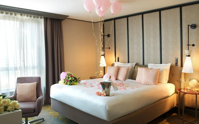 Renaissance Paris La Defense Hotel