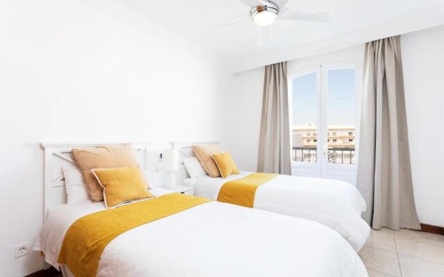 Rooms & Suites Balcony 3D