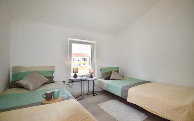 Bright and spacious apartment with grill ***