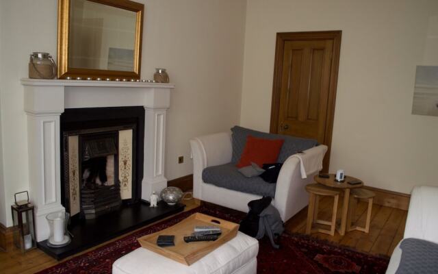 South Edinburgh 3 Bedroom Apartment With Garden